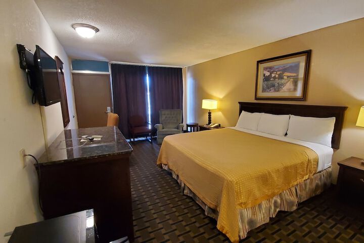 Room 8 of 19