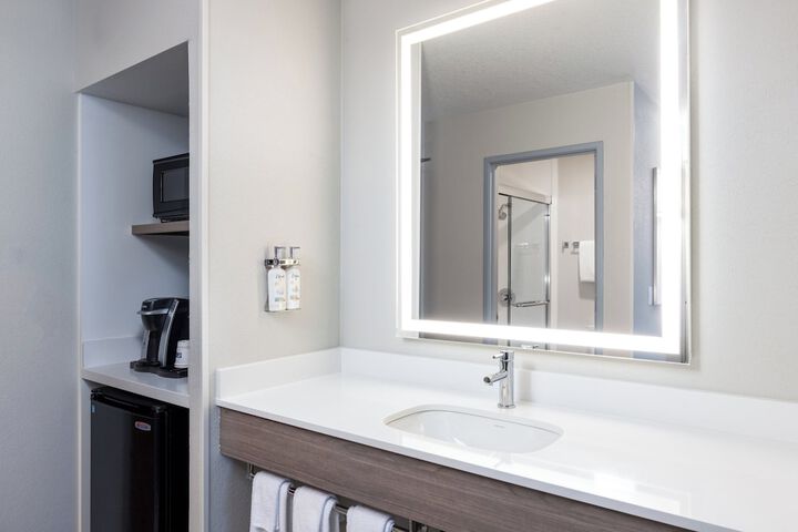 Holiday Inn Express Portland South-Lake Oswego by IHG