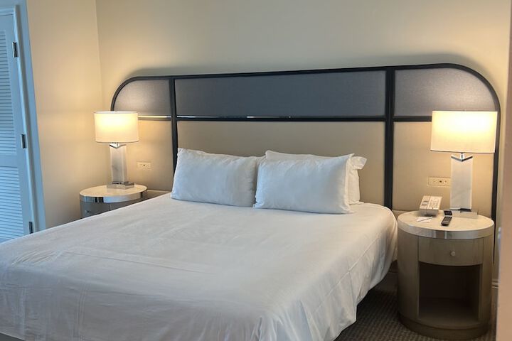 Room 37 of 77