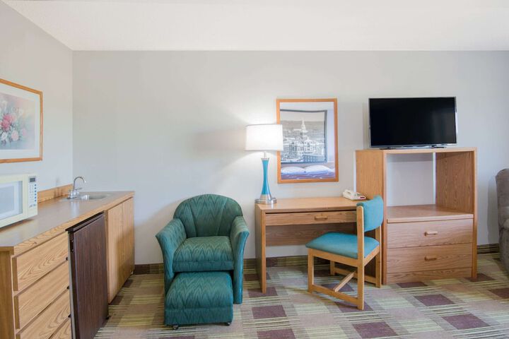 Room 13 of 18