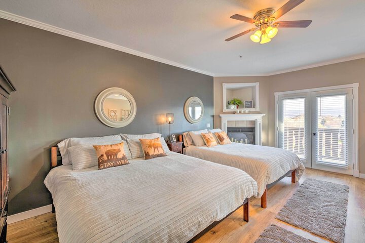 Large Cozy Midway Studio w / Mountain Views!