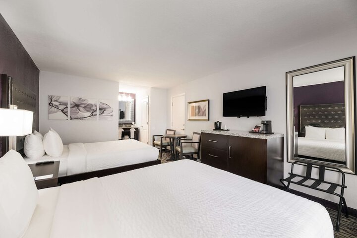 Room 33 of 60