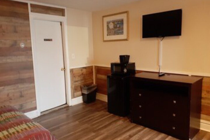 Town Line Motel