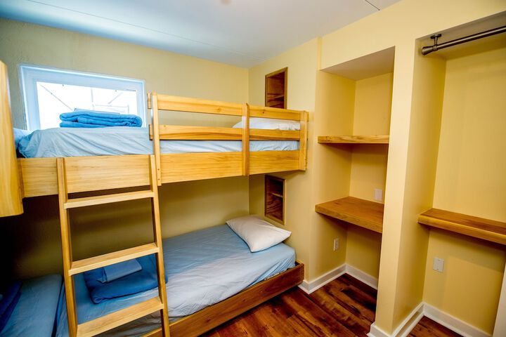 Room 27 of 33