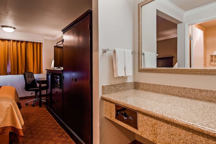 Lompoc Valley Inn and Suites