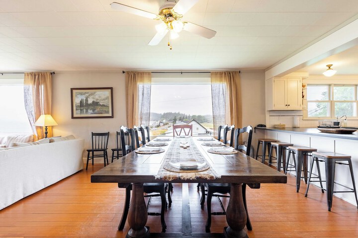 Private Beach Access + Water Views! Sleeps 18 Historic 6bdr Farmhouse w / Deck