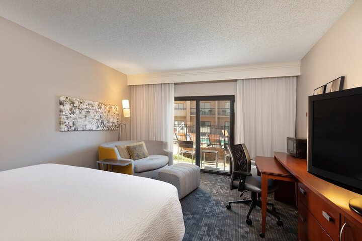Room 11 of 25