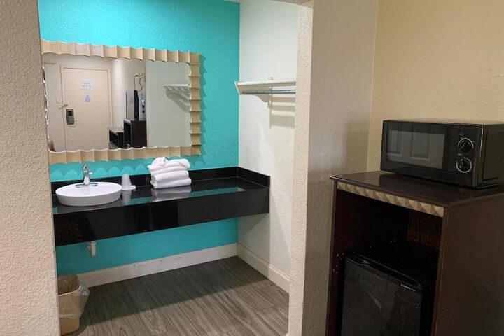 Room 13 of 29
