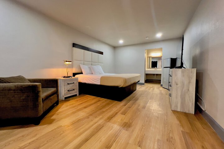 Room 12 of 25