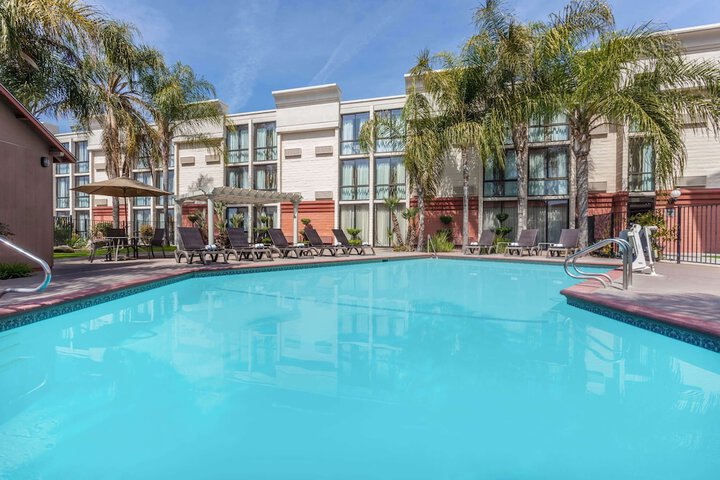 Pool 4 of 30