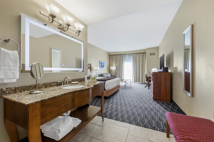 Best Western Plus Swiss Chalet Hotel & Suites