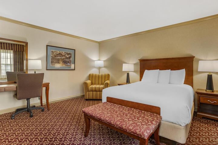 Best Western PLUS Morristown Inn-Florham Park