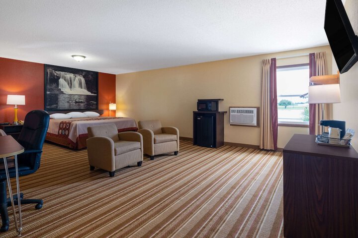 Room 11 of 36