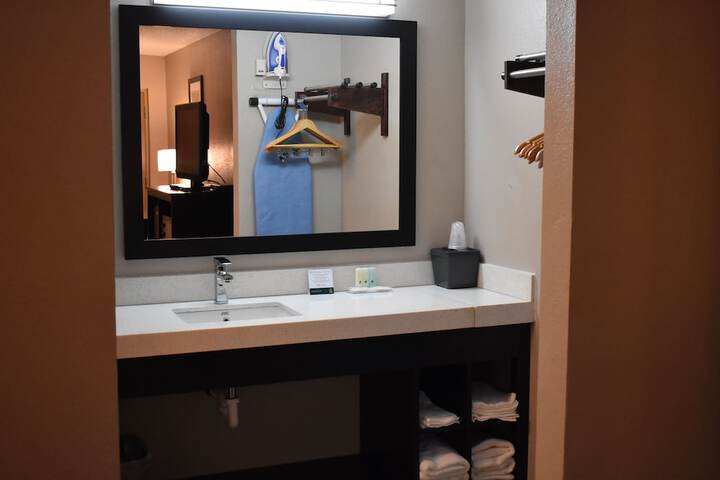 Room 25 of 46