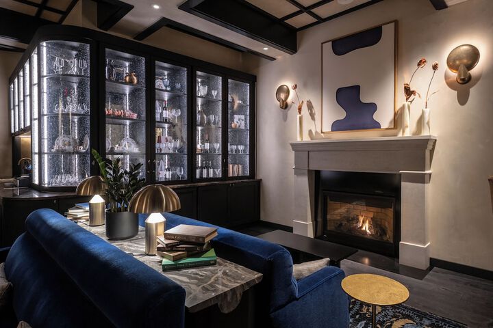 Lounge 45 of 70