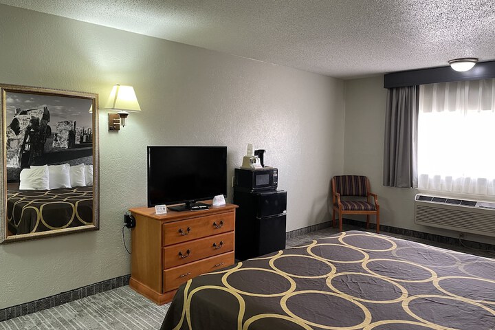 Room 32 of 54