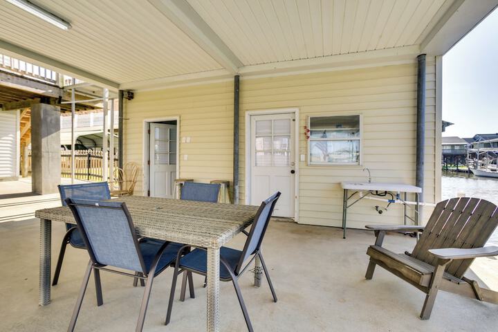 Bayou Bliss: Barataria Waterfront Getaway w / Dock!