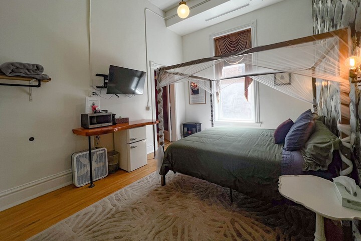 Room 35 of 120