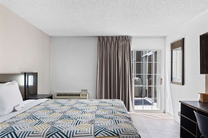 Room 15 of 19