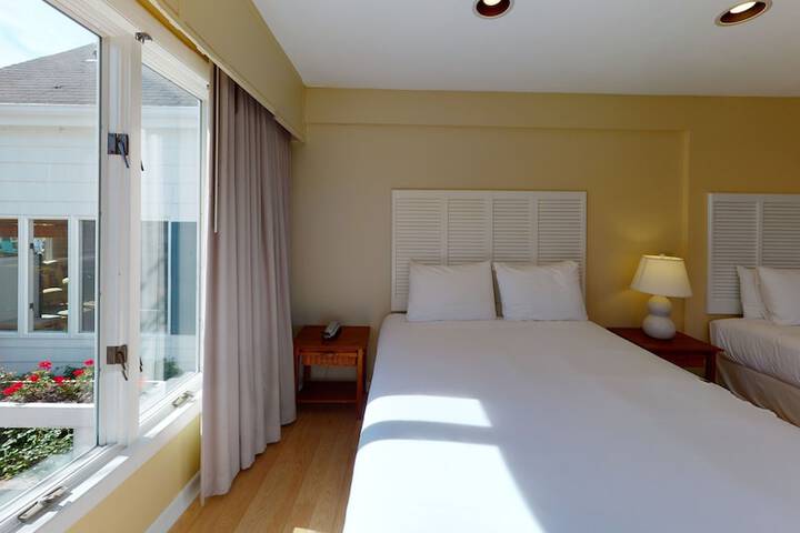 Breezeway Boutique Hotel