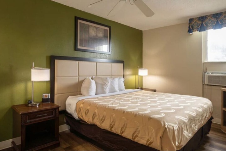 Room 28 of 42
