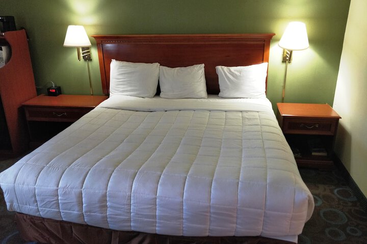 Room 17 of 28