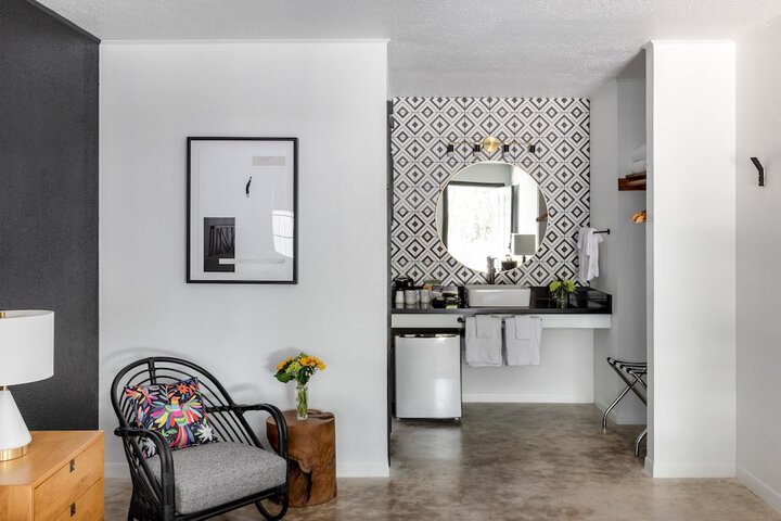 Room 52 of 68