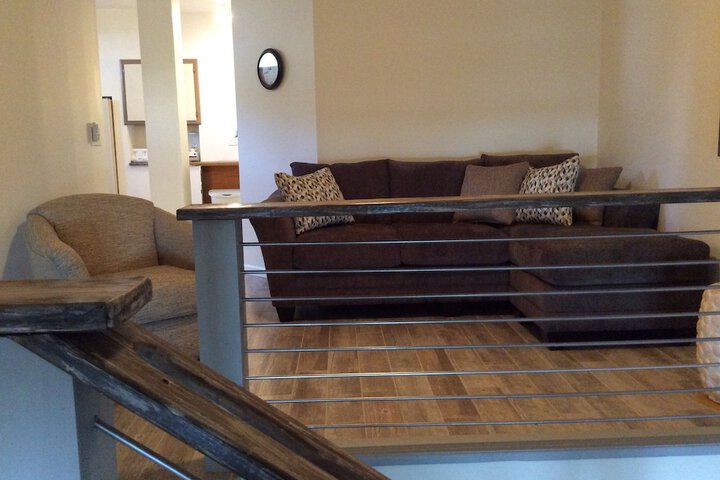 Lounge 43 of 51