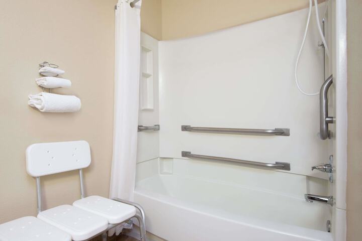 Room 4 of 14