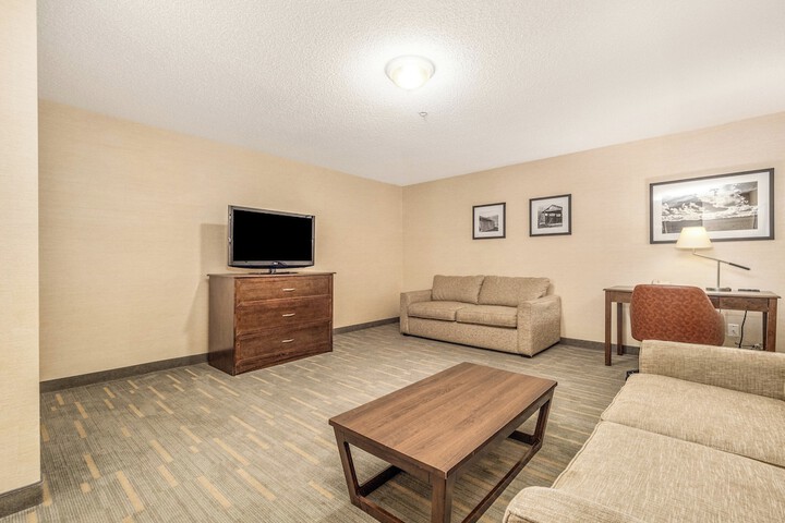 Room 52 of 200