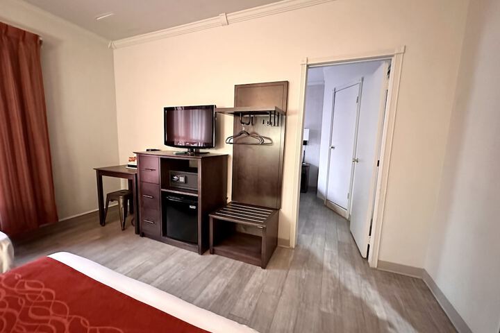 Room 33 of 49