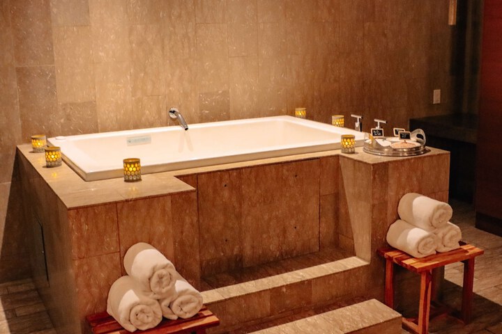 Hyatt at Olive 8