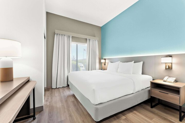 Room 44 of 60