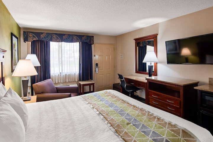 Room 10 of 18