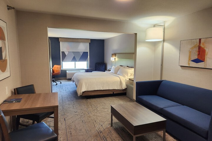 Room 21 of 38