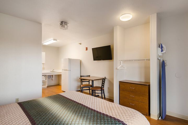 Room 27 of 33