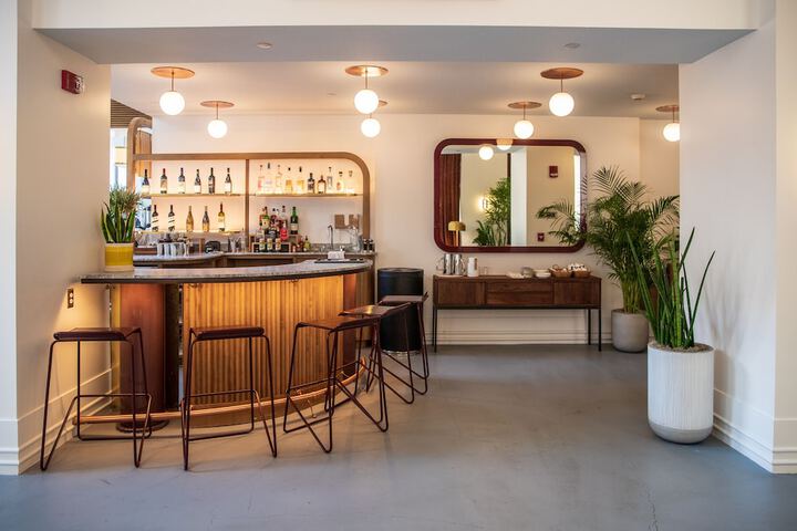 Hu. Hotel