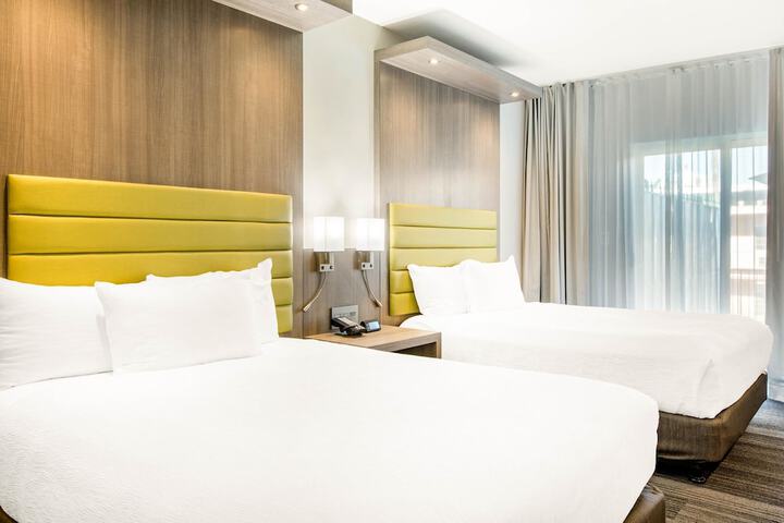 Room 32 of 52