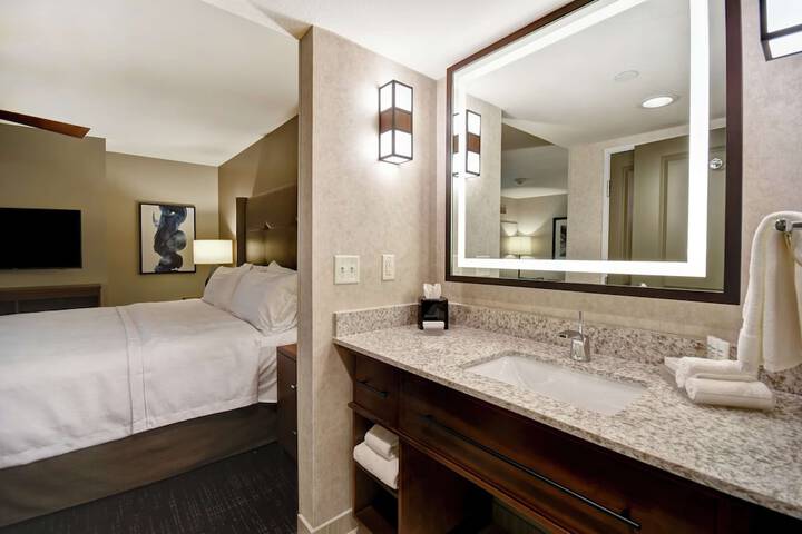 Room 46 of 85