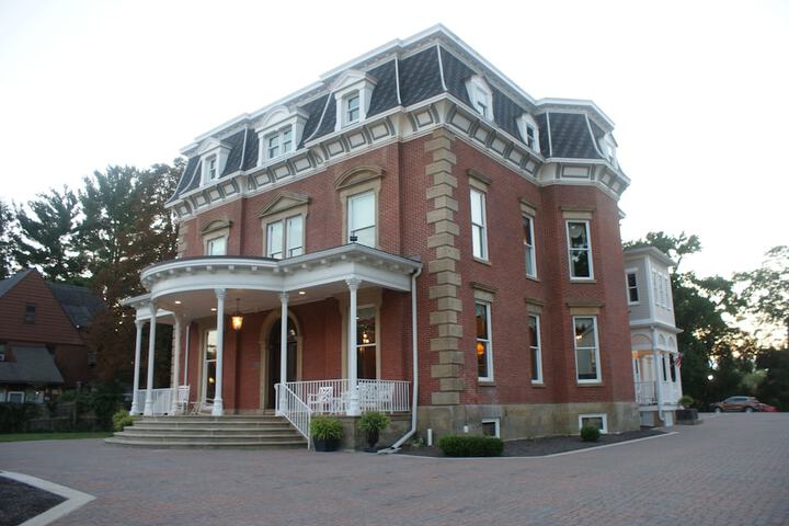 Hotel 8 of 148