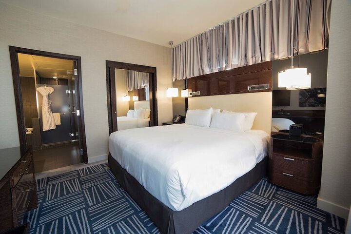 Room 55 of 176