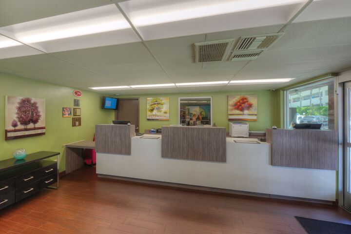 Business Center 90 of 91
