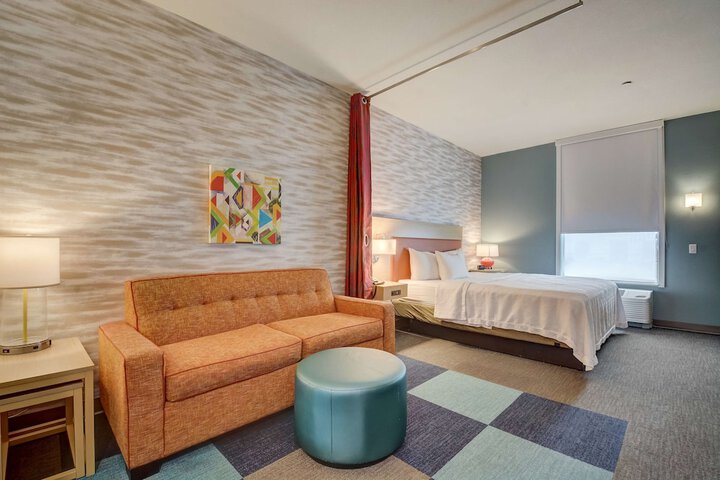 Room 25 of 38