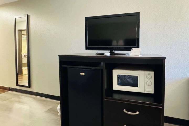 Room 12 of 25