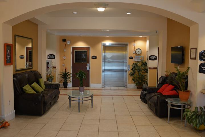 Super 8 by Wyndham Austin / Airport South