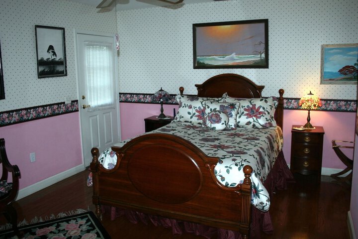 Heron Cay Lakeview Bed & Breakfast Inn