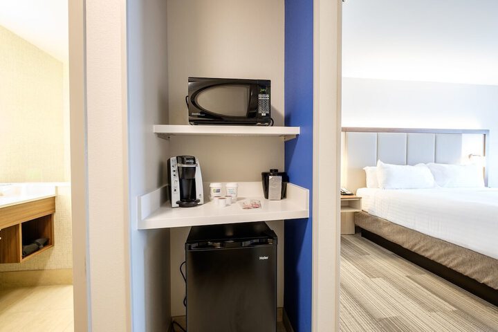 Room 16 of 33