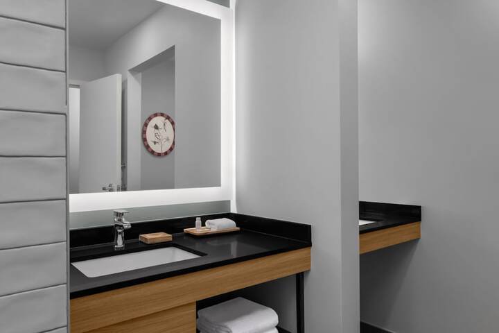 Room 28 of 51