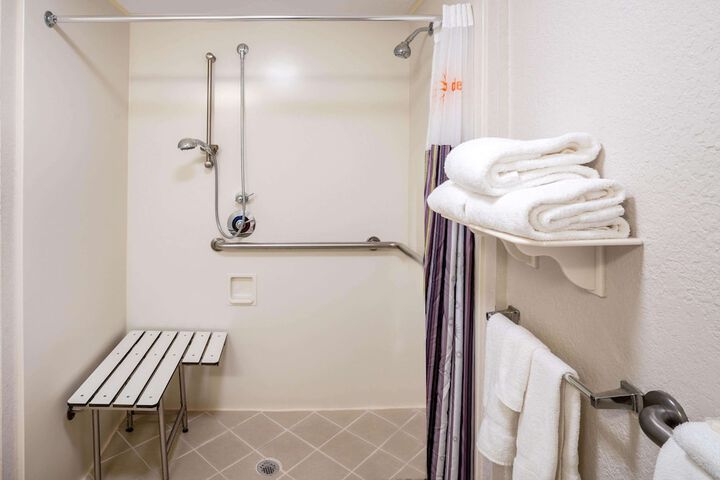 Room 41 of 60