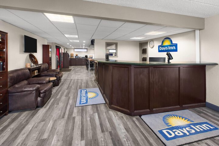 Days Inn by Wyndham Pierre